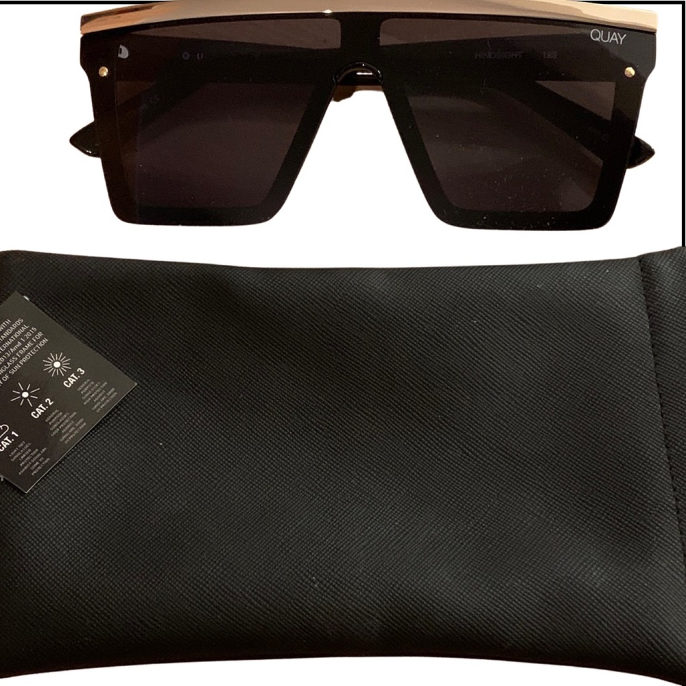 Quay hindsight sunglasses new with tags and case